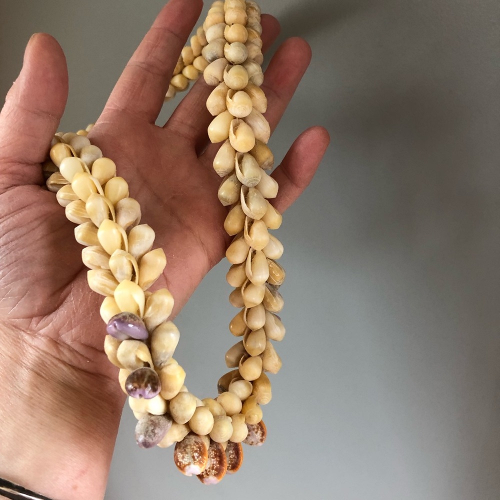 Raratonga Pupu Woven Shell Tahitian Lei Necklace - Picture 10 of 16